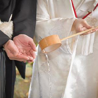 神前式は神道ならではの宗教的な儀式をおこなう結婚式